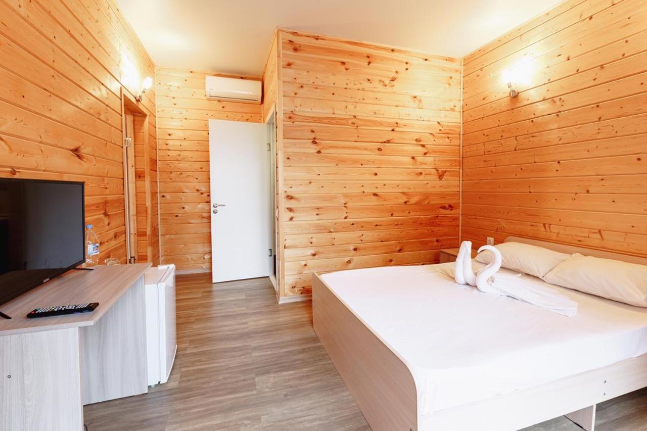Guest House Amshin Tsandrypsh Bagian luar foto